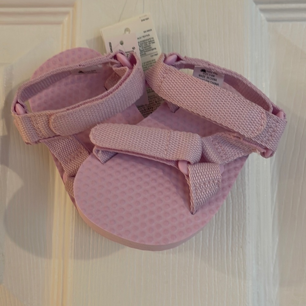 Baby Gap 3-6 months pink sandals, new with tags